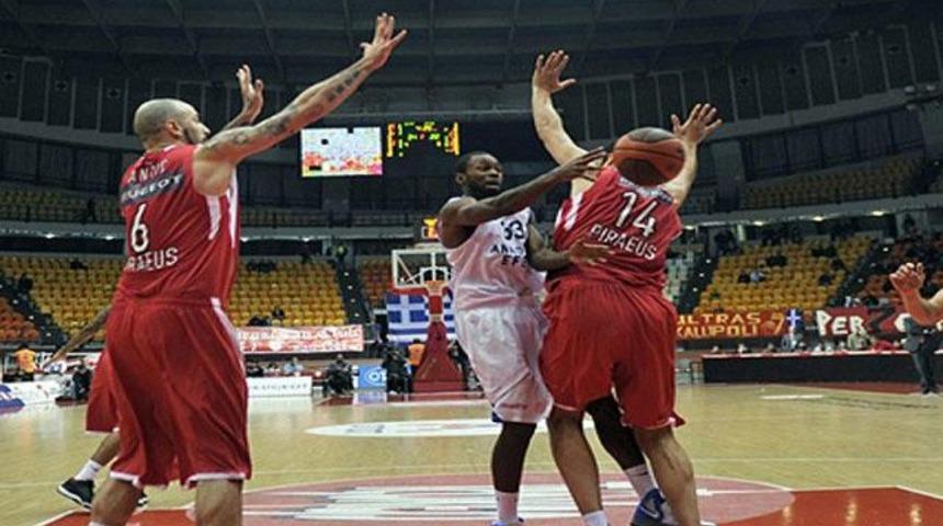 Olympiacos, Efes'i son periyotta dağıttı!