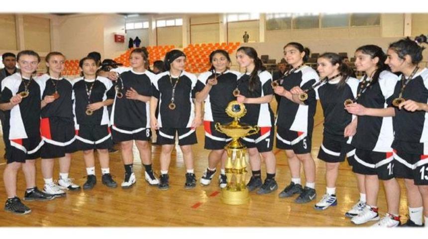 Diyarbakırlı kızlar Irak'ta şampiyon oldu!