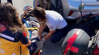 Bandırma’da motosiklet kırmızı ışıkta bekleyen araca çarptı