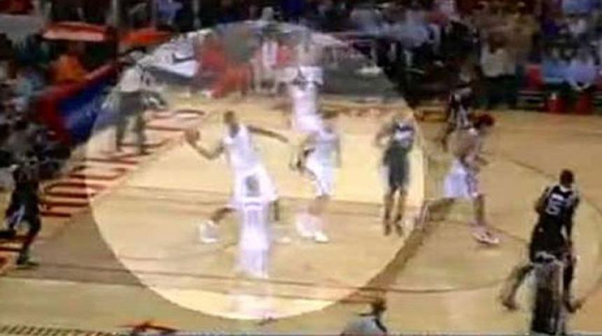 Bu basket bütün salonu ayağa kaldırdı (Video)