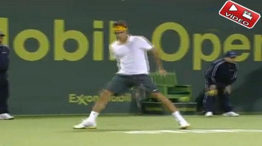 Federer'den m&uuml;thiş vuruş! (Video)