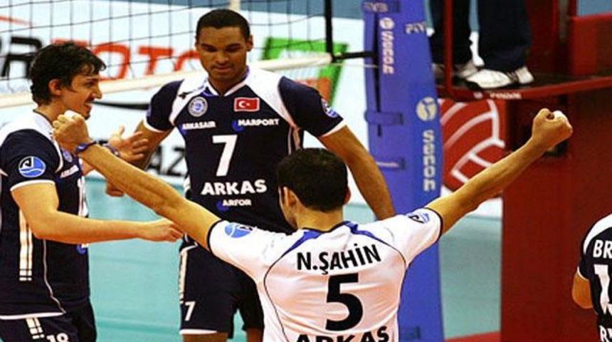 Arkas deplasmanda acımadı!