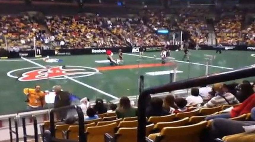 Sahada kucak dansı! (Video)