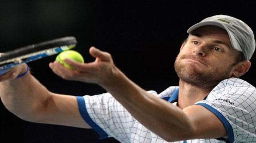 Roddick havlu attı!