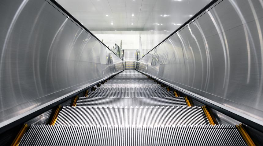 Yürüyen merdivenlerdeki fırçalar ne işe yarar?