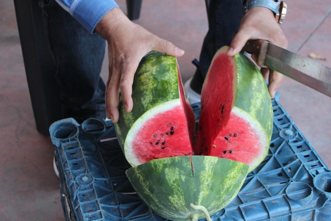 Fiyatı 1 TL ye düştü! Tek tek yere atıp kırdılar... Market fiyatına tepki 6