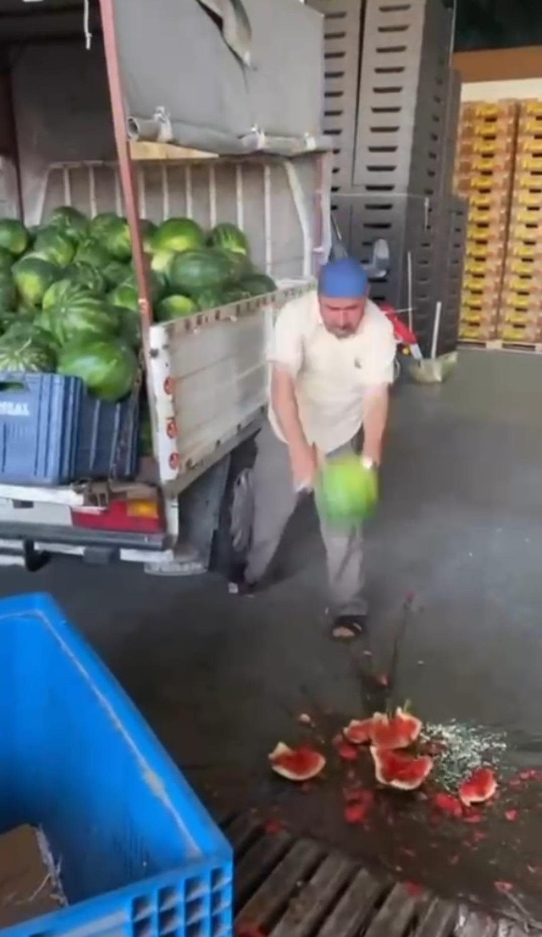 Fiyatı 1 TL ye düştü! Tek tek yere atıp kırdılar... Market fiyatına tepki 9