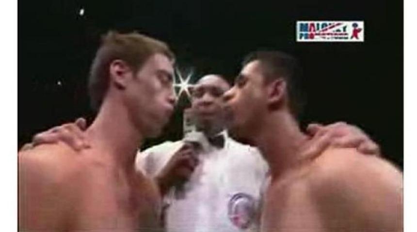 Tek yumrukla nakavt! (Video)