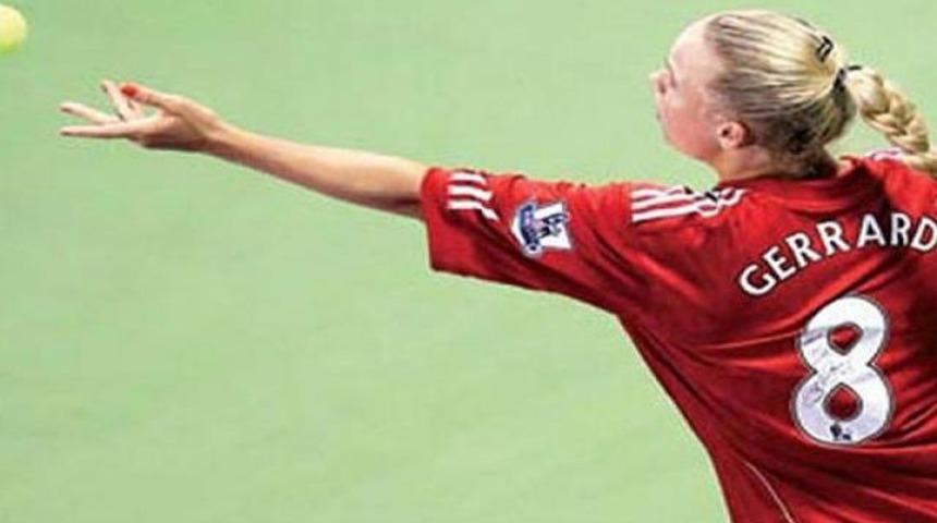 'Gerrard da etek giysin'