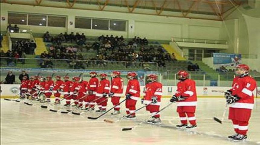 18 Yaş Altı Milli Buz Hokeyi takımı zehirlendi