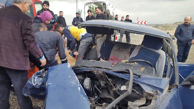 Muş'ta iki otomobil çarpıştı: 2 ölü, 6 yaralı