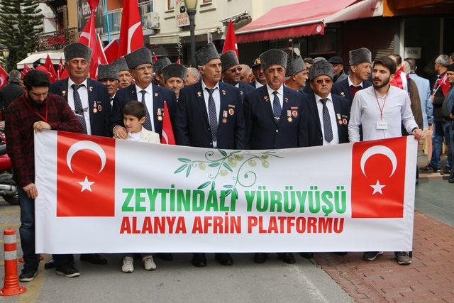 Zeytin Dalı yürüyüşünde Atatürk'ü anmayan konuşmacıya tepki