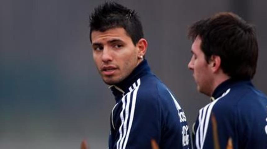 Aguero arrives for City medical