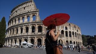 İtalya kavruluyor: 16 kişi öldü, yüksek alarm verildi! Asfaltlar eridi...