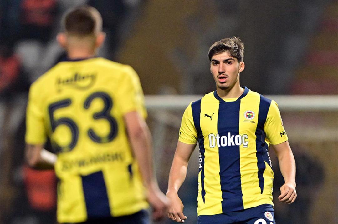 Fenerbahçe nin genç yıldızı Yusuf Akçiçek e sürpriz talip! Marsilya ve Stuttgart tan sonra Bologna da devrede... 1