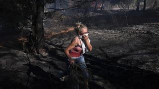 Atina'ya 30 kilometre uzaklıktaki orman yangını kontrolden çıktı