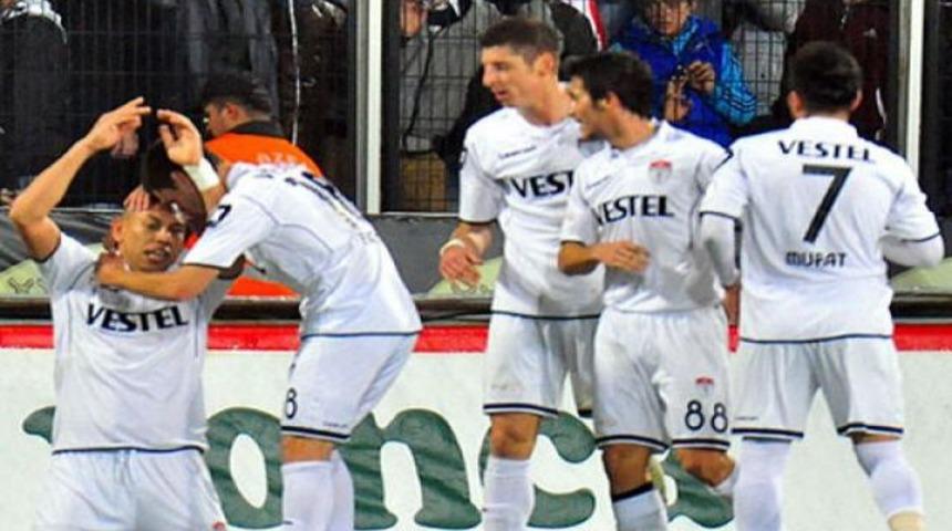 Tarzan zirveyi bırakmadı!