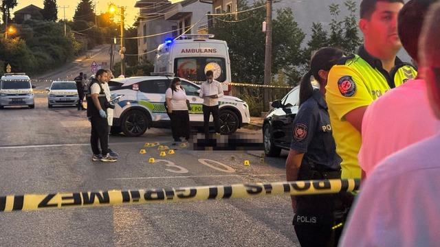 Kocaeli'de çifte cinayet: Baba-oğul sokak ortasında öldürüldü! Katil zanlısının 6 ay önce Dolandırıldım diyerek şikayetçi olduğu ortaya çıktı