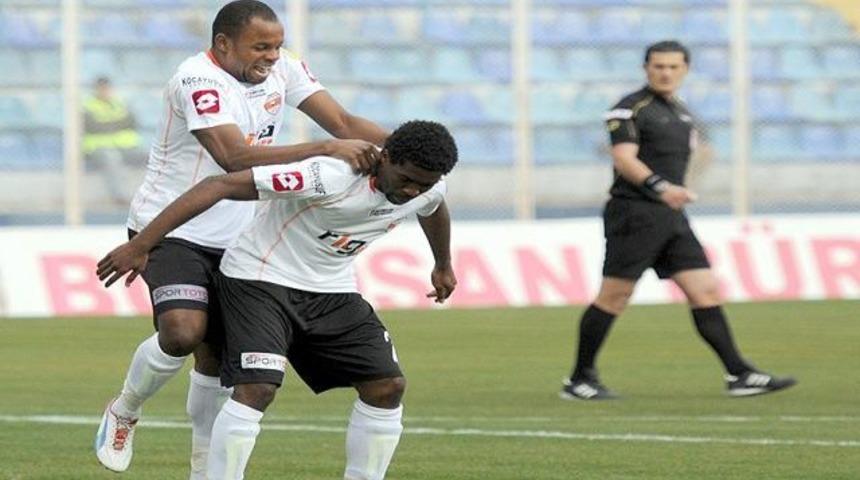 Adanaspor Göztepe'yi avladı!