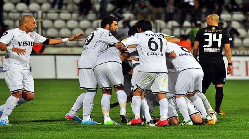 Manisa evinde güldü!