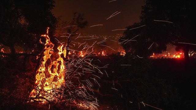 İzmir'de alevlerin biri sönmeden diğeri yükseliyor! Ödemiş, Buca ve Çeşme'de son durum... Şehrin merkezine inmesi an meselesi