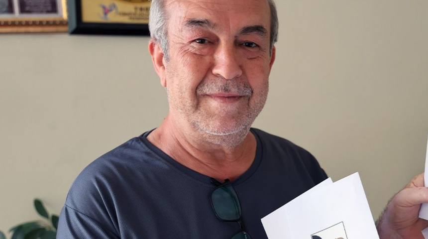 Böyle düğün davetiyesini ilk kez göreceksiniz! Kızının düğünü için hazırladı, gören hayret etti