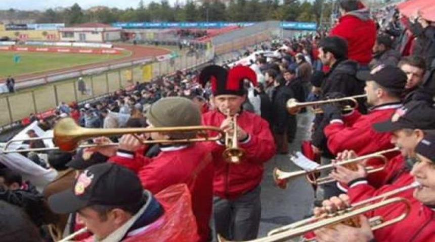 Bando Es-Es'ten trib&uuml;n desteği!