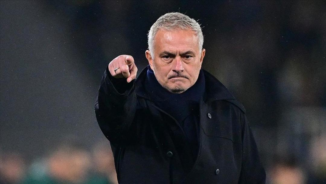 Mourinho tek cümlesiyle ikna etti! Fenerbahçe ye 25 milyon Euro luk golcü... Transferde sadece bir engel var 1