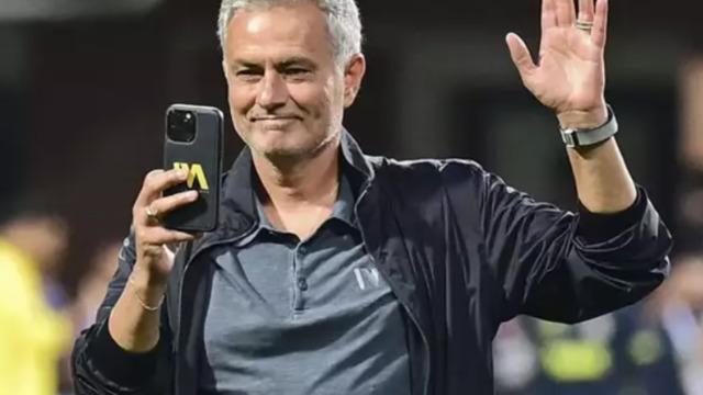 Mourinho tek cümlesiyle ikna etti! Fenerbahçe'ye 25 milyon Euro'luk golcü... Transferde sadece bir engel var