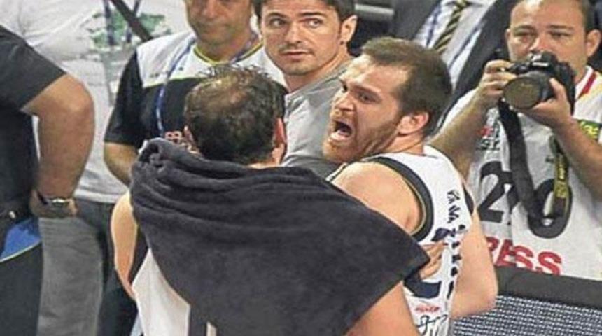 Oğuz Savaş &ccedil;ıldırdı!