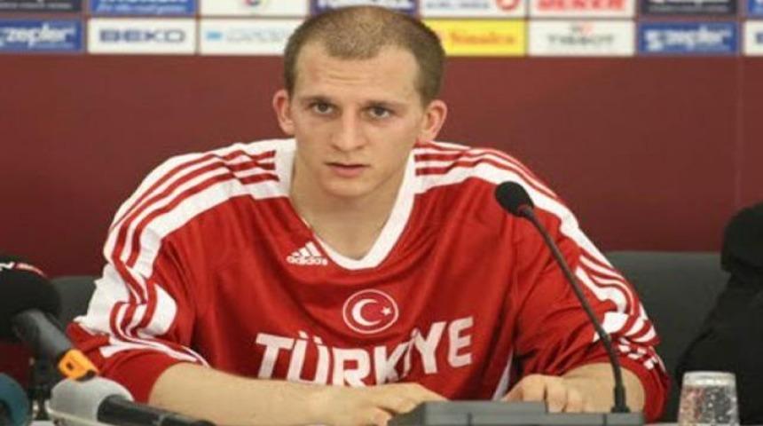 Efes, Sinan G&uuml;ler ile imzaladı!