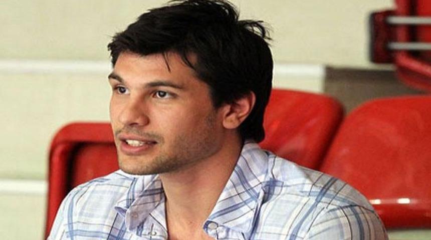 Cenk Akyol 1 yıl daha Efes'te!