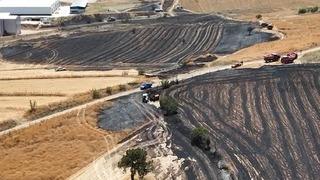 Bilecik'te anız yangını fabrikalara sıçramadan söndürüldü