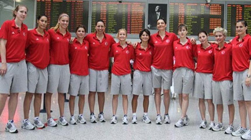 Bayan Millilerimiz Varşova'ya gitti!