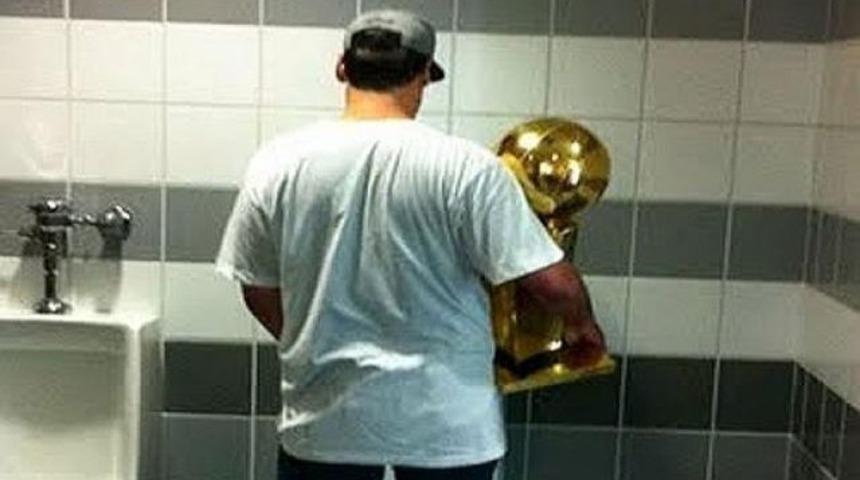 Tuvalete bile kupayla gitti!