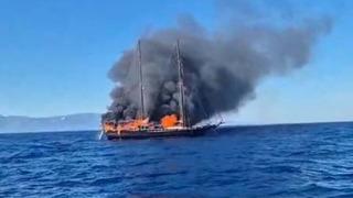 Bodrum'da tekne yandı, turistler ve mürettebat tahliye edildi