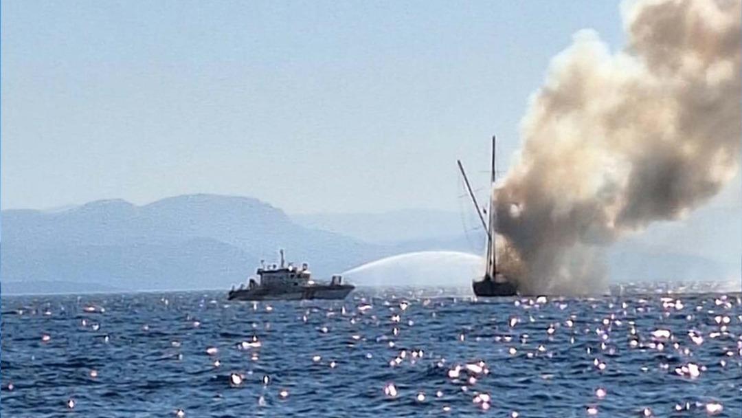 Bodrum da tekne yandı, turistler ve mürettebat tahliye edildi 2