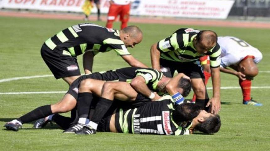 Akhisar tek attı, zirveyi kaptı! (Video)