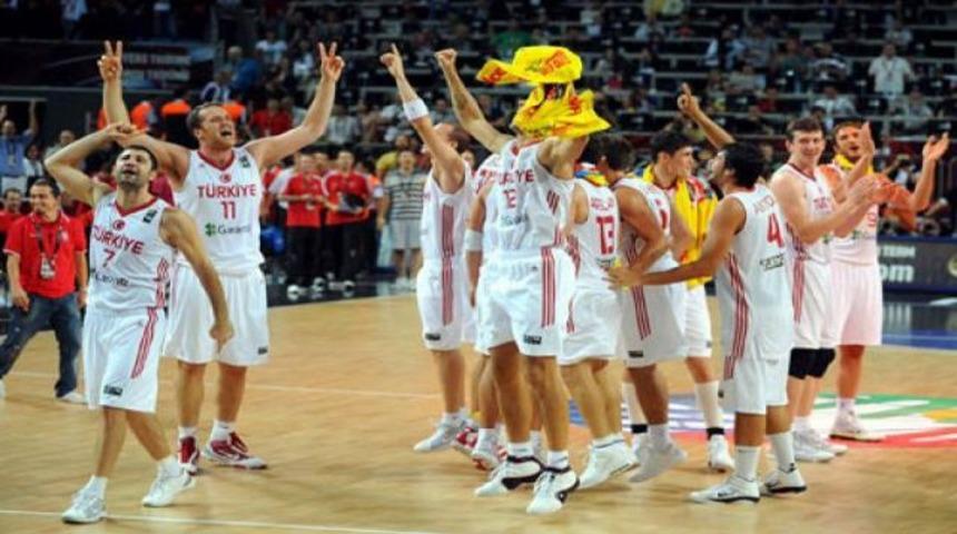 Devler İzmir'de sahaya &ccedil;ıkıyor!