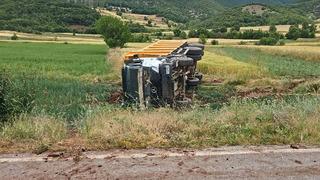 Tokat'ta devrilen kamyonun sürücüsü hayatını kaybetti