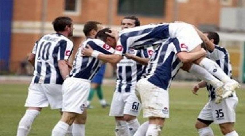 Evinde 'paşa'lar gibi! (Video)