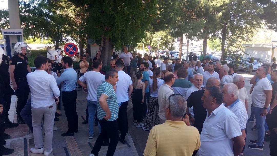 Manavgat Belediyesi’ne operasyon! Belediye Başkanı Niyazi Nefi Kara dahil çok sayıda kişiye gözaltı: Görüntüler ortaya çıktı, "Sen bir yere bir şey konuşma" 2