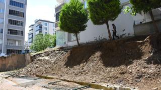 Samsun'da sağanak nedeniyle otopark duvarı yıkıldı