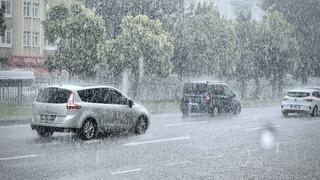 Samsun'da sağanak! Hayatı olumsuz etkiledi, yollarda su birikintileri oluştu