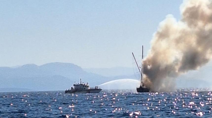 Bodrum'da yangın çıkan tekne sulara gömüldü! 8'i Polonya uyruklu 13 kişi kurtarıldı