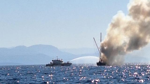 Bodrum'da yangın çıkan tekne sulara gömüldü! 8'i Polonya uyruklu 13 kişi kurtarıldı