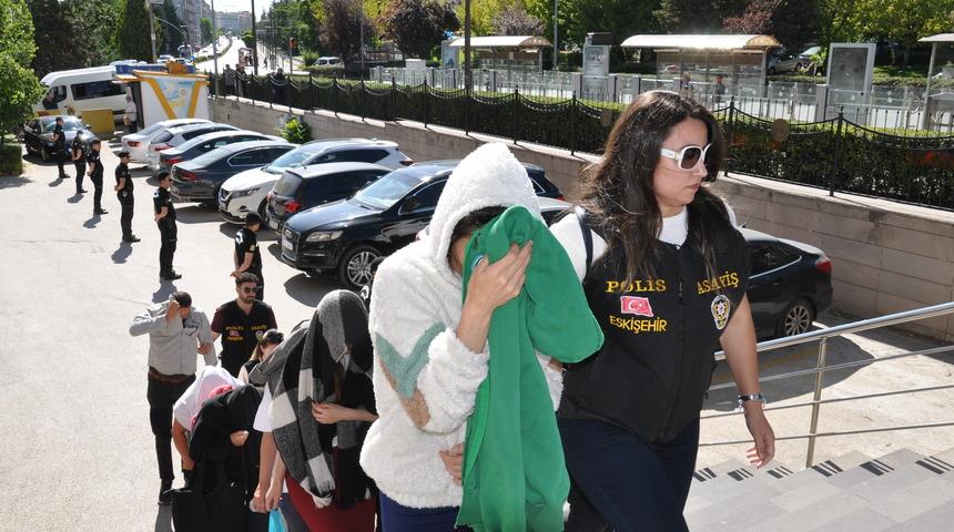 Eskişehir'de fuhuş operasyonunda 19 şüpheli yakalandı