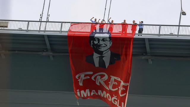 Köprüye İmamoğlu görseli asmışlardı! CHP'li vekillerle ilgili yeni gelişme