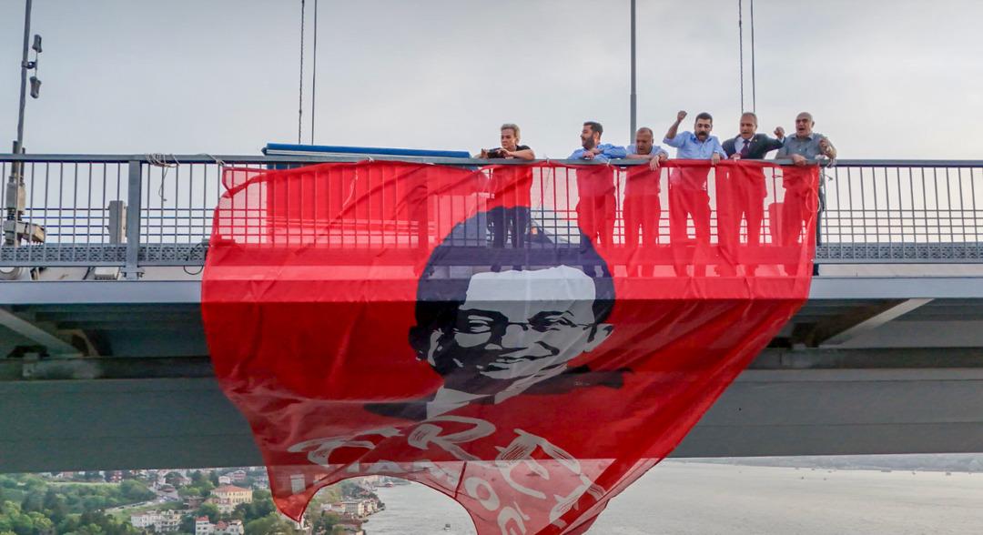 Köprüye İmamoğlu görseli asmışlardı! CHP li vekillerle ilgili yeni gelişme 1