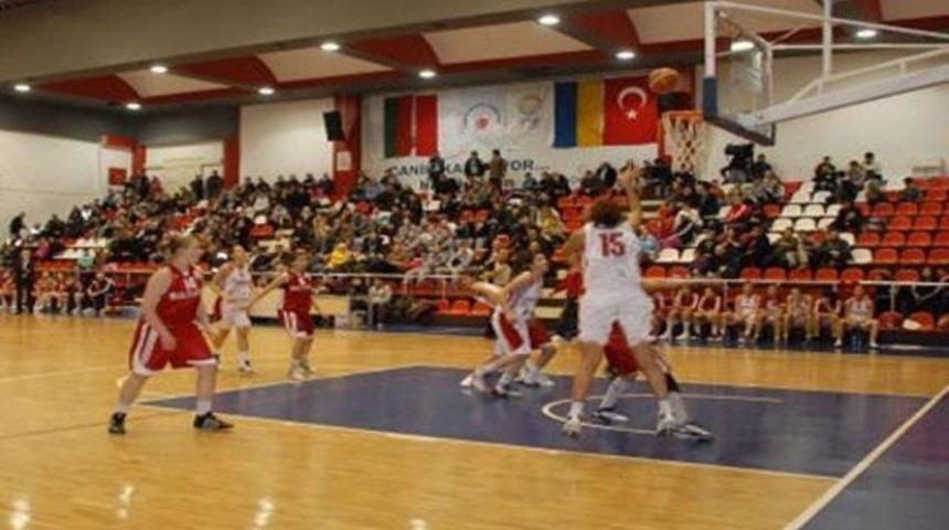 Yıldız kızlar yarı finalde!